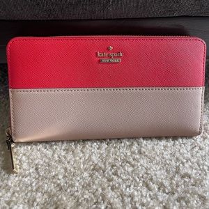 Super cute Kate Spade wallet!